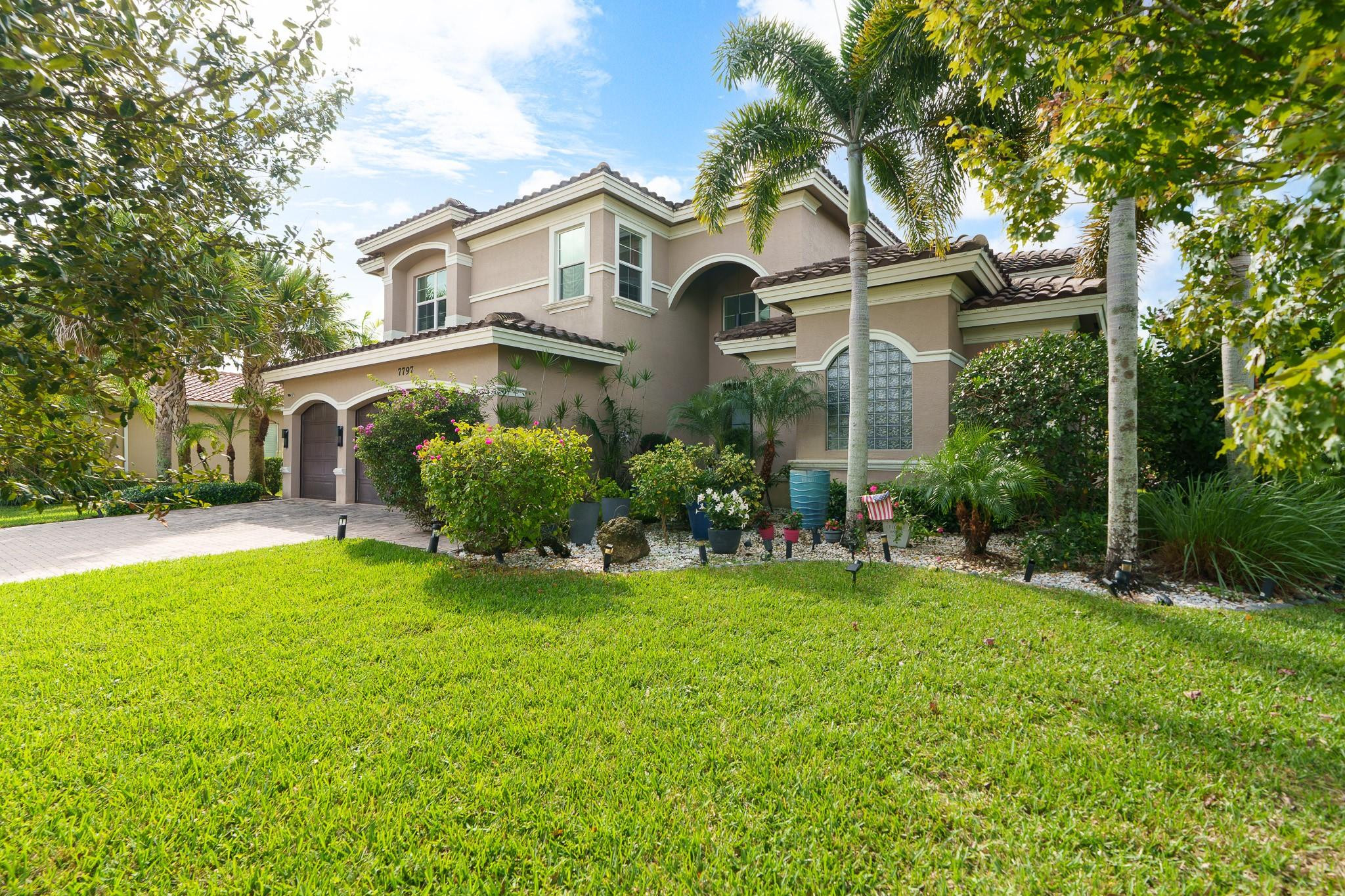 7797 Maywood Crest Drive