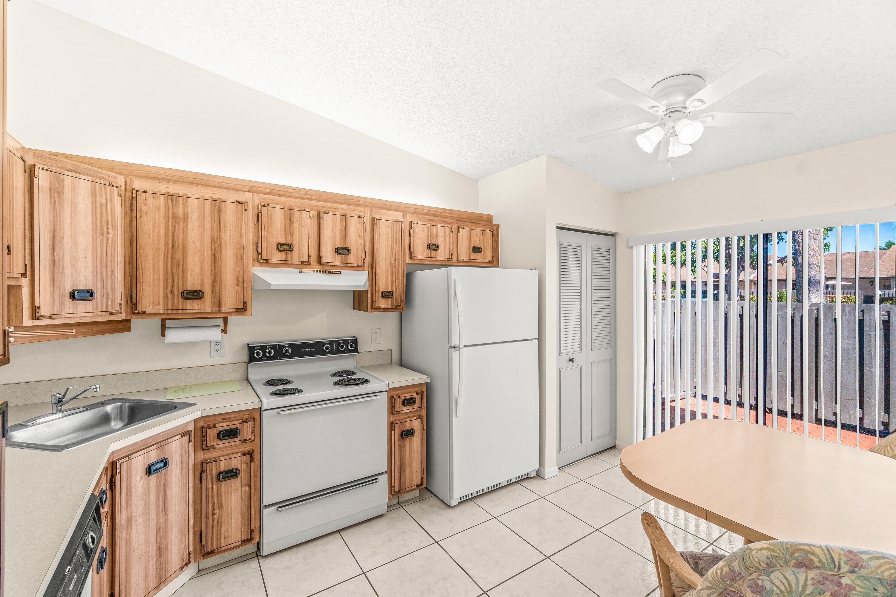 PINE RIDGE NORTH VILLAGE III CONDO - Residential