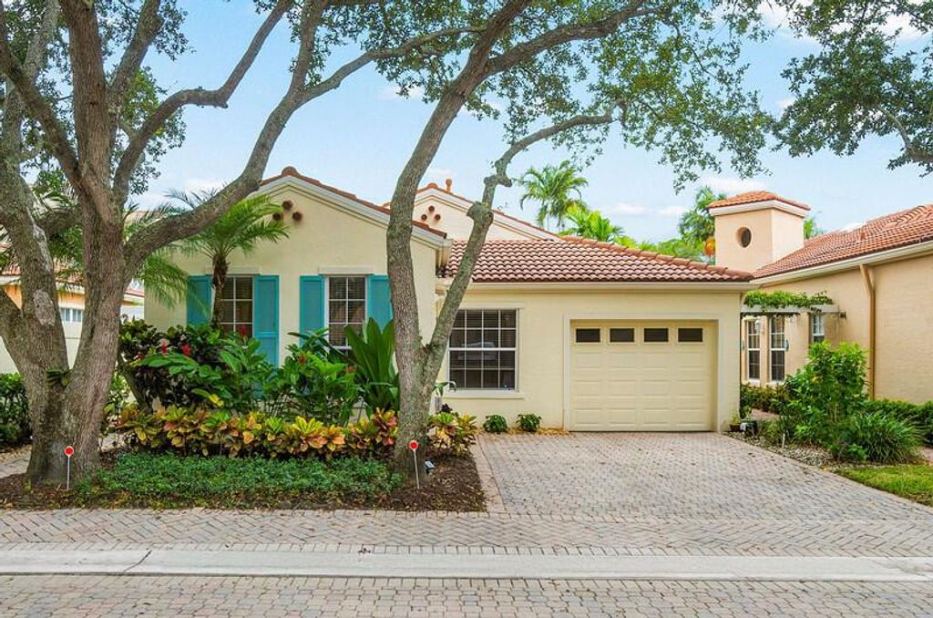 Photo of 18 Via Verona, Palm Beach Gardens, FL 33418 (MLS # R11024315)