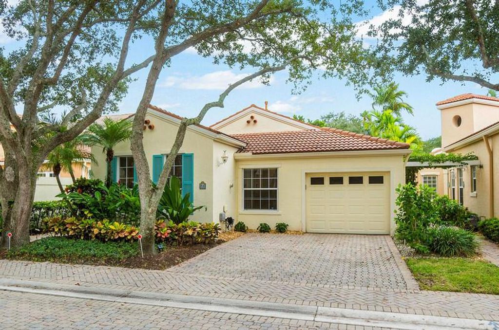 Photo of 18 Via Verona, Palm Beach Gardens, FL 33418 (MLS # R11024315)