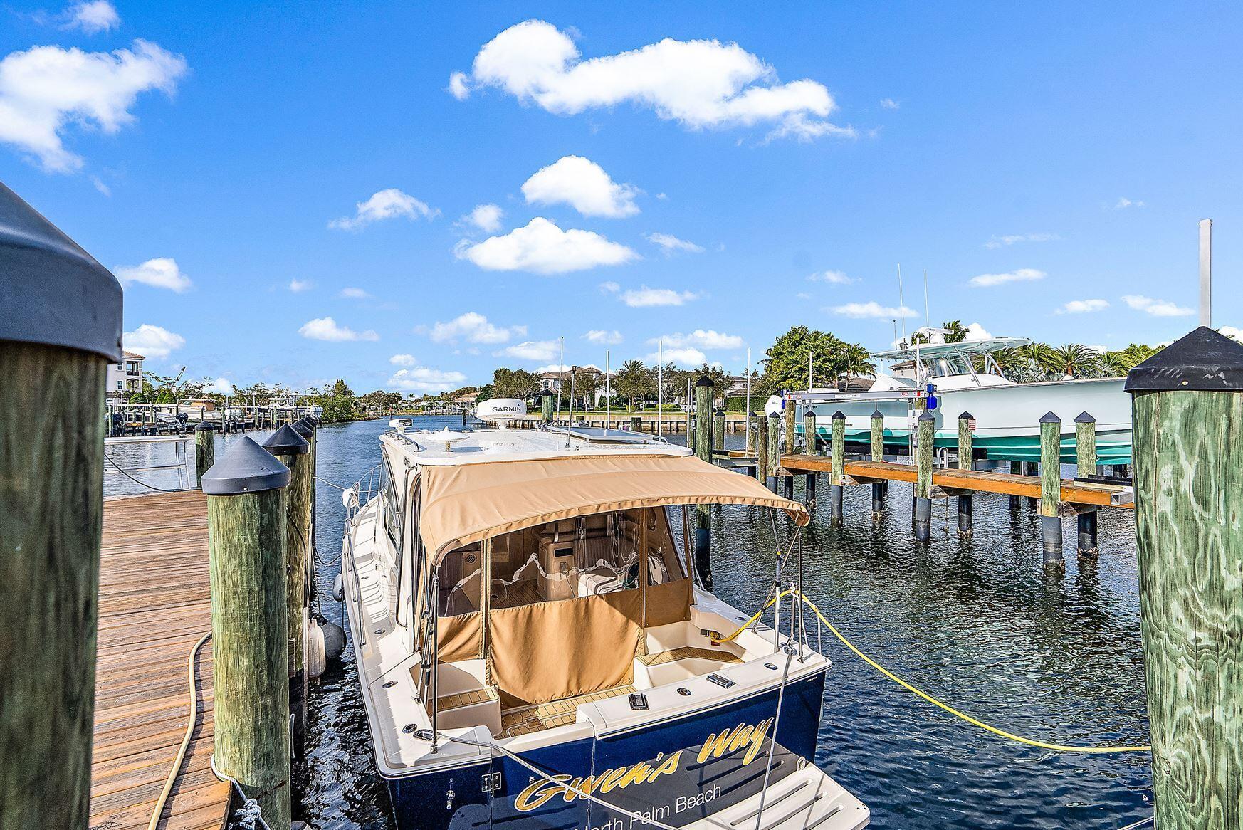 Carriage Homes at Frenchm - Residential