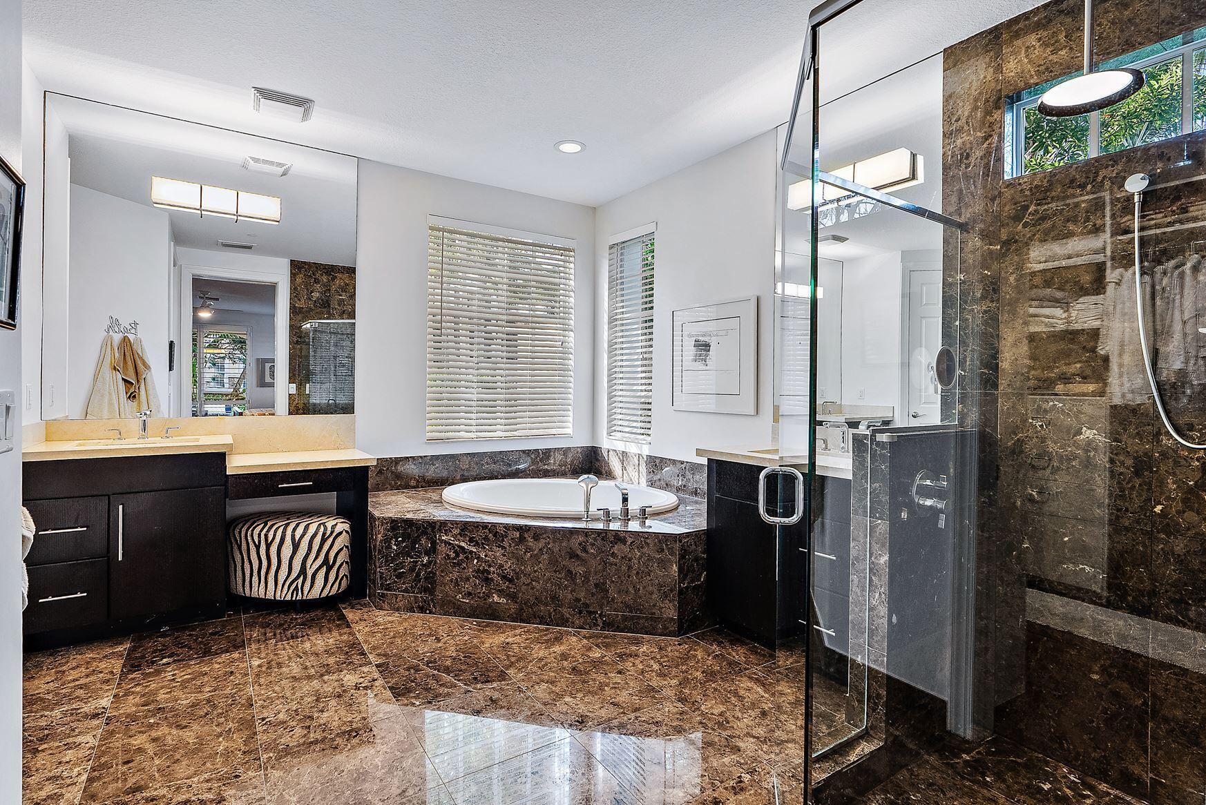 Carriage Homes at Frenchm - Residential