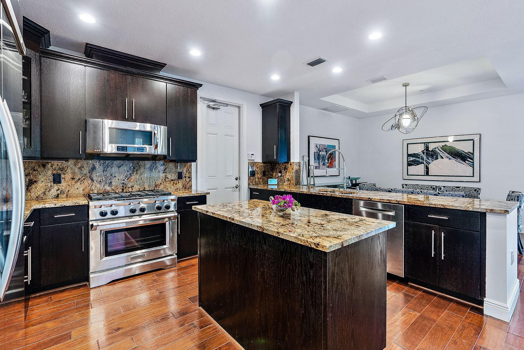 Carriage Homes at Frenchm - Residential