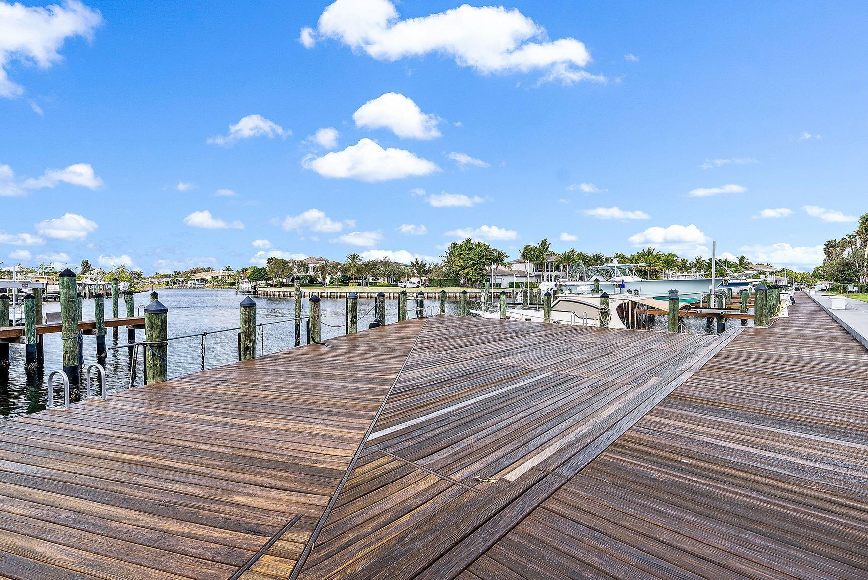 Carriage Homes at Frenchm - Residential