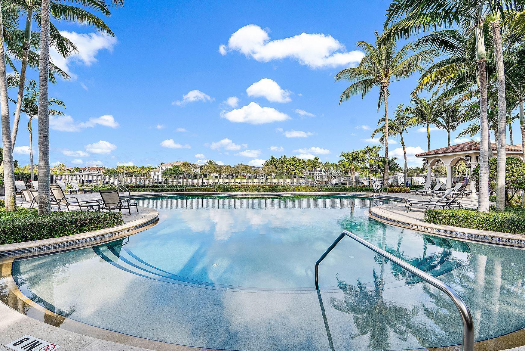 Carriage Homes at Frenchm - Residential