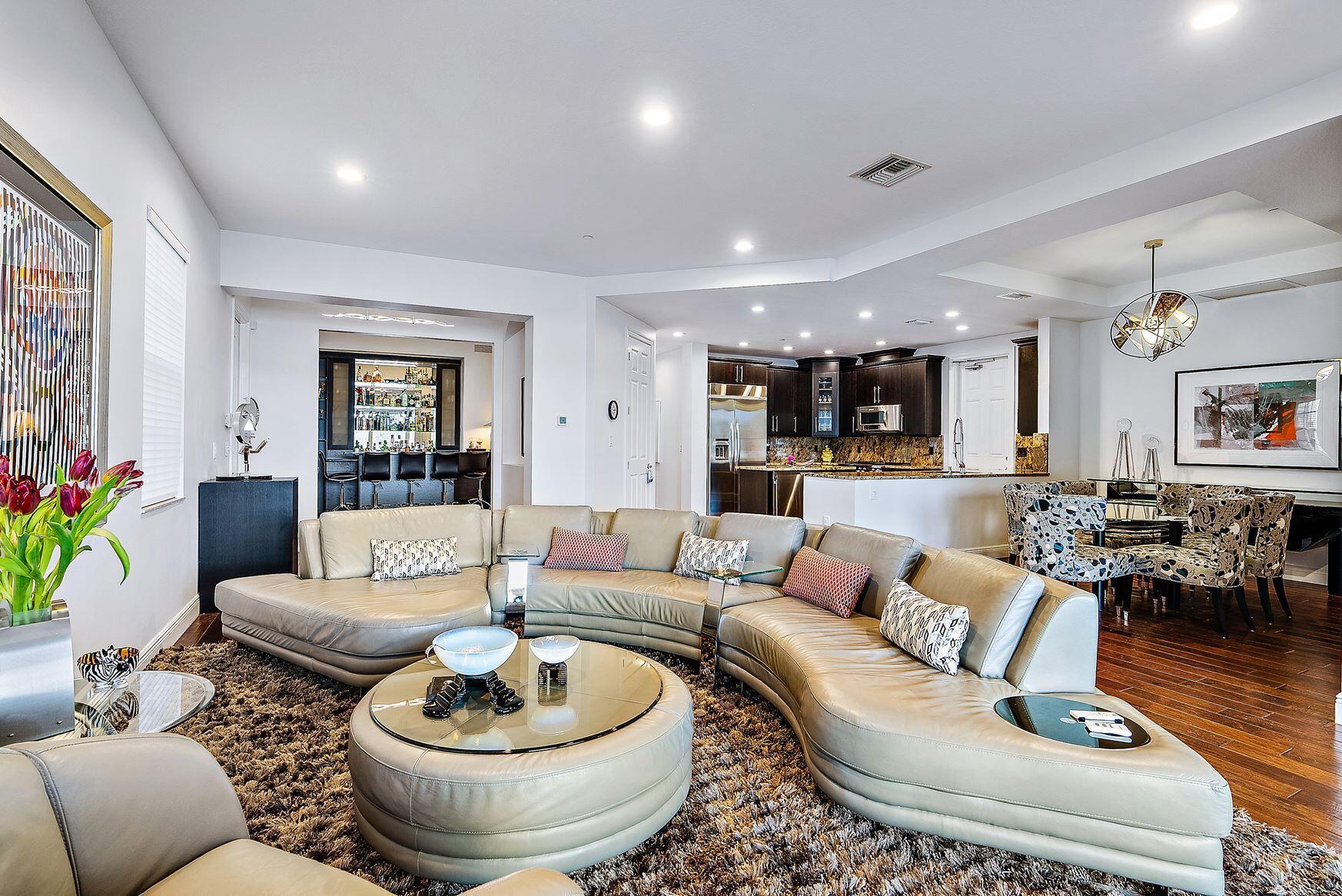 Carriage Homes at Frenchm - Residential