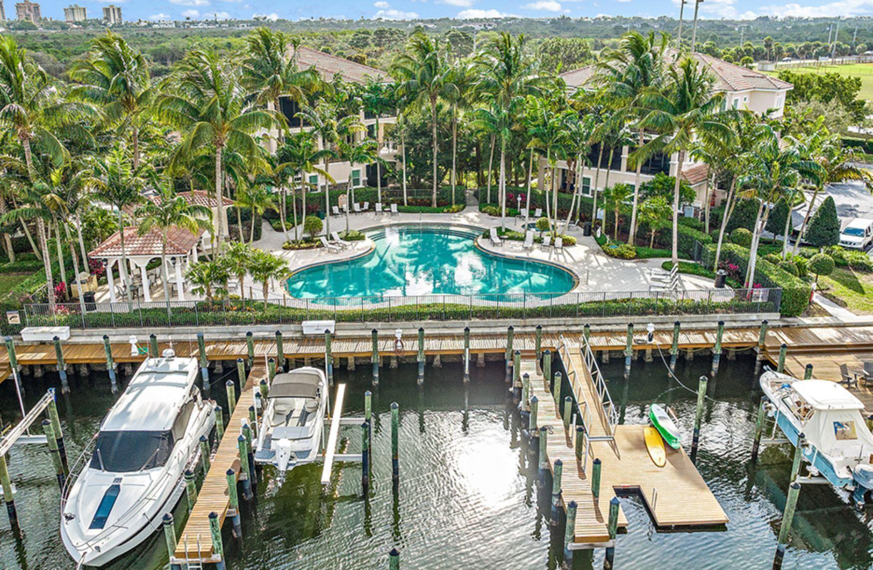 Carriage Homes at Frenchm - Residential