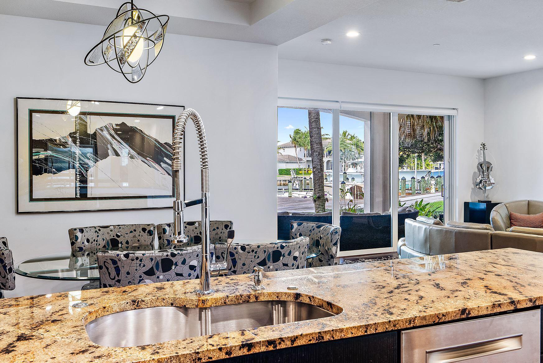 Carriage Homes at Frenchm - Residential