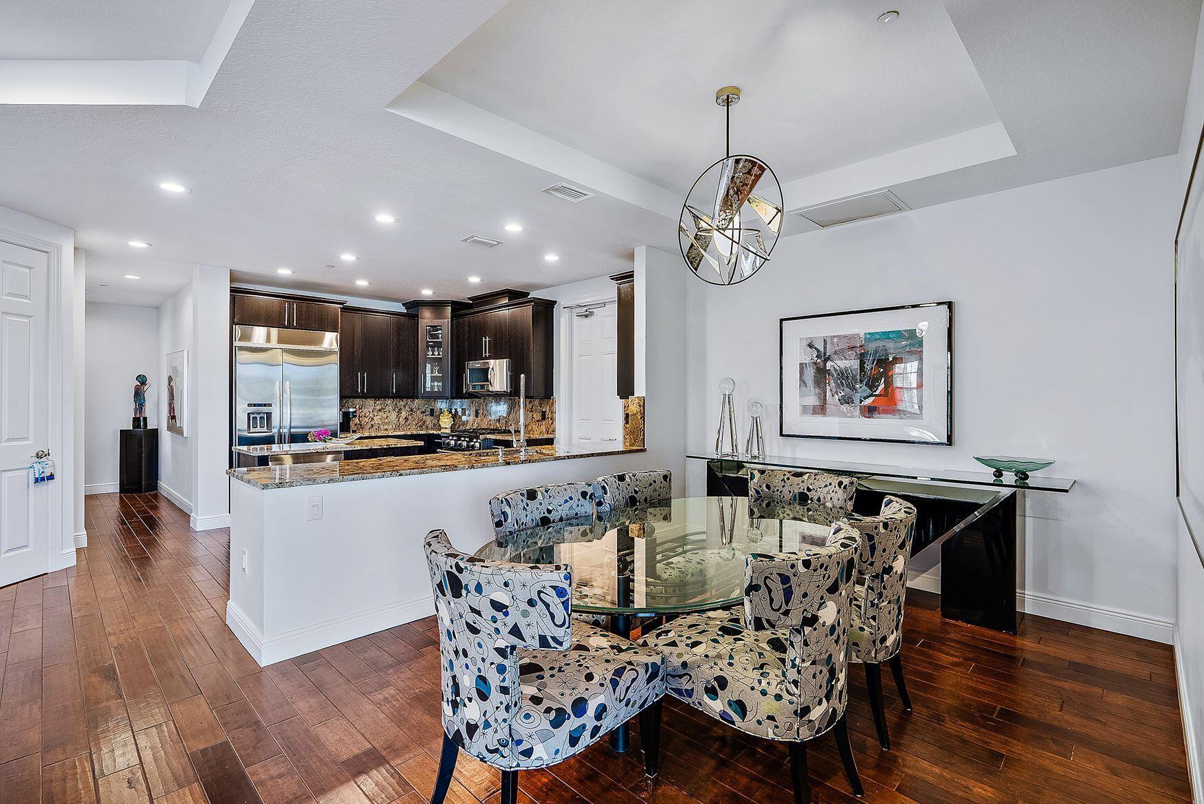 Carriage Homes at Frenchm - Residential