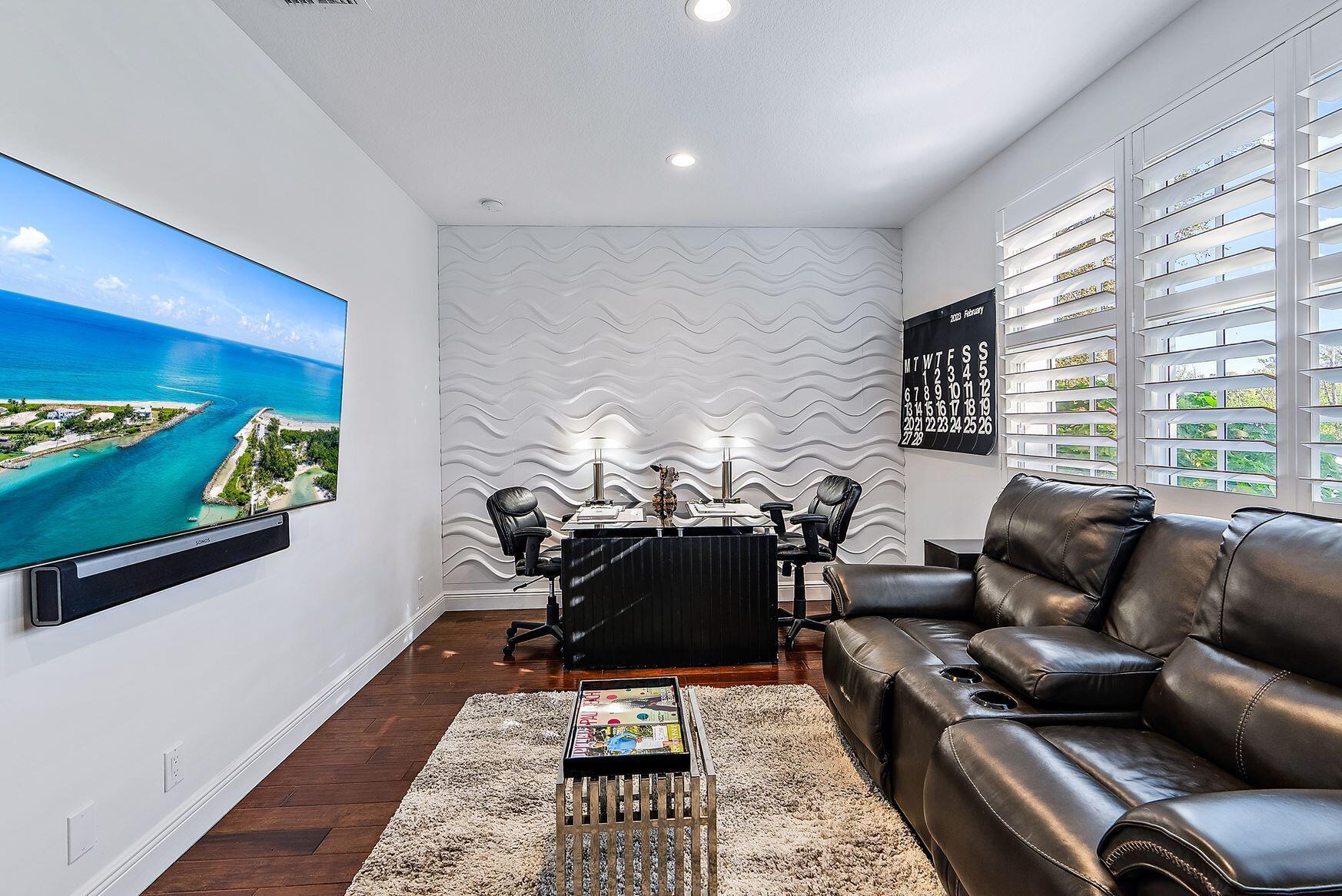 Carriage Homes at Frenchm - Residential