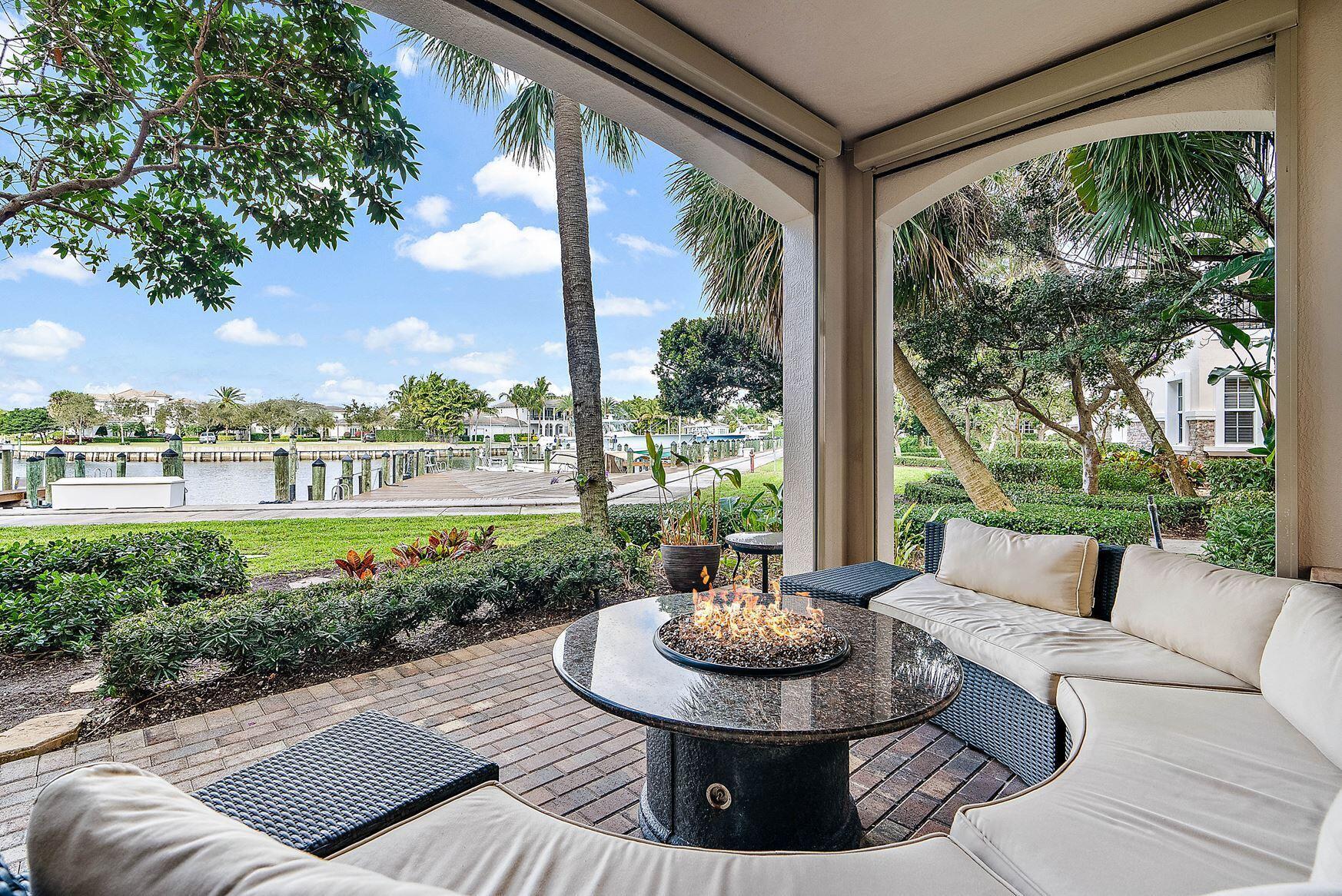 Carriage Homes at Frenchm - Residential