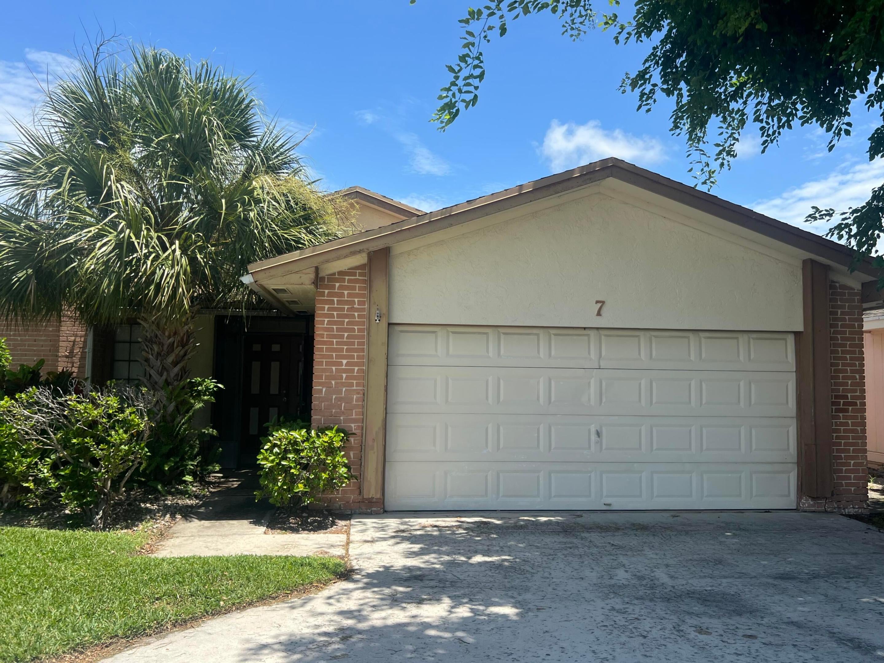Photo 1 of 32 — 7 Islington Place, Boynton Beach, FL 33426