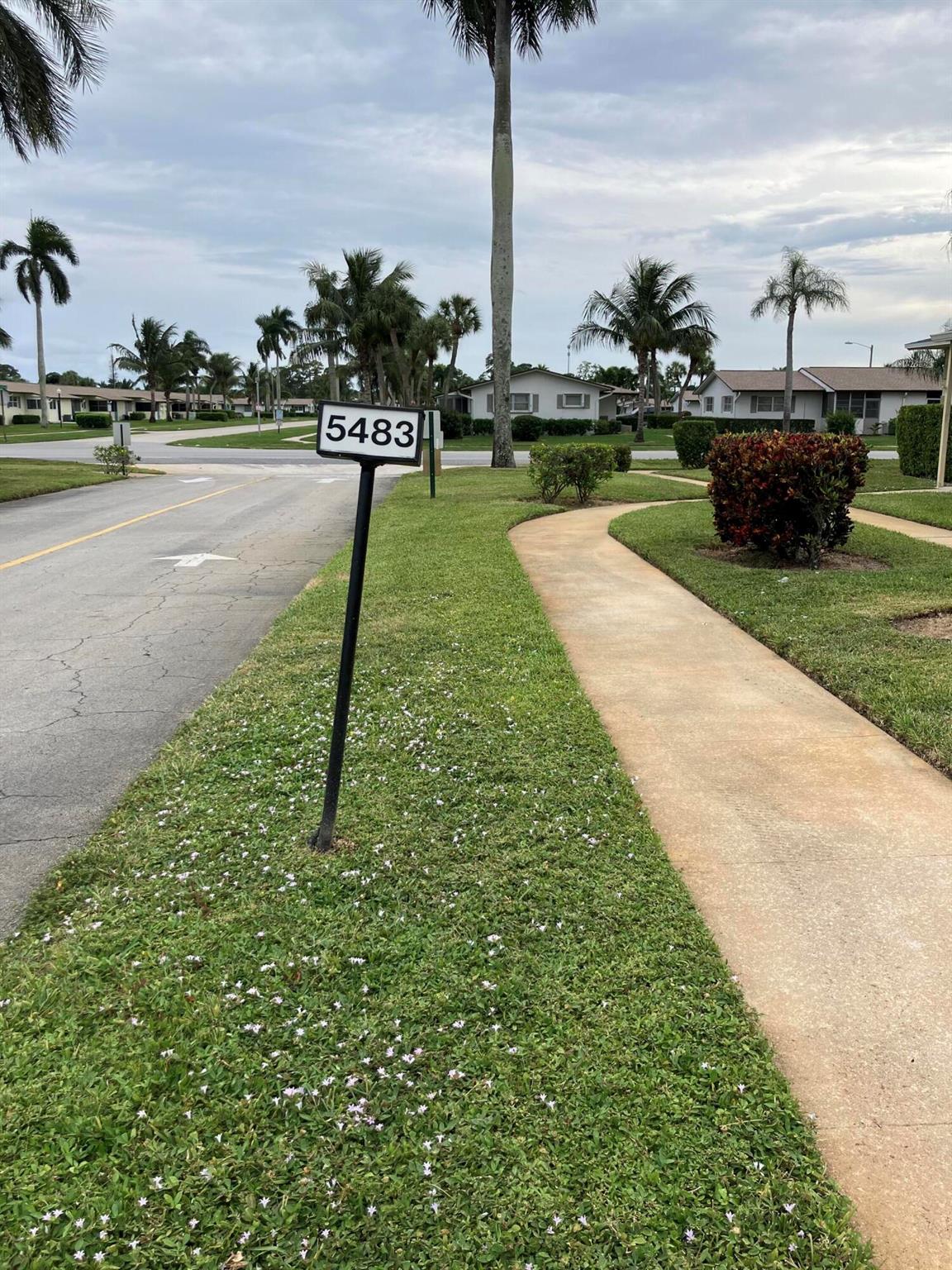 Cresthaven Villas Cond 13 - Residential Lease