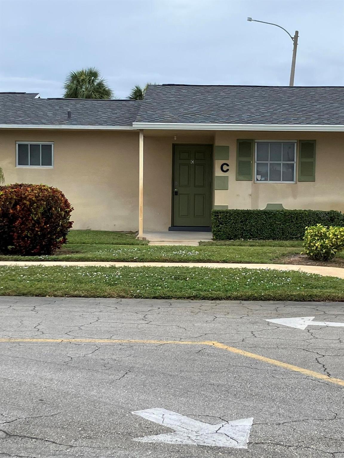 Cresthaven Villas Cond 13 - Residential Lease