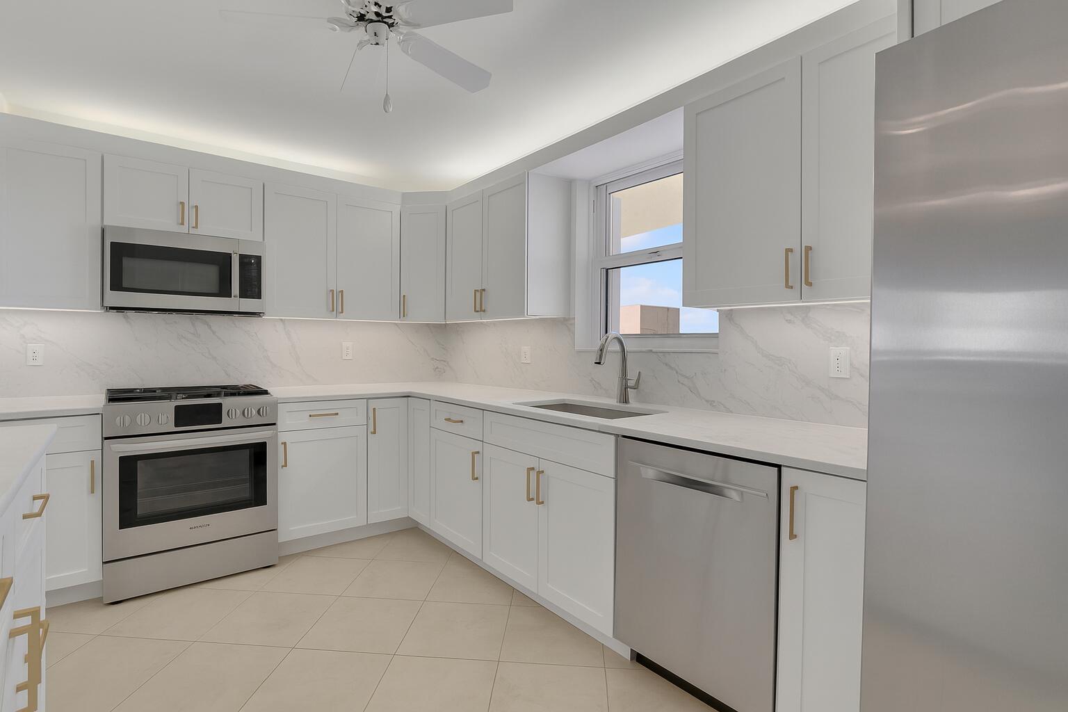 HILLSBORO LE BARON CONDO - Residential