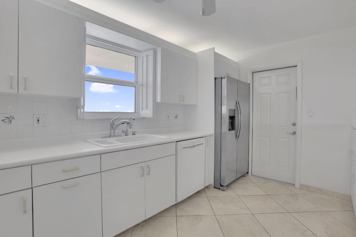 HILLSBORO LE BARON CONDO APTS - Residential