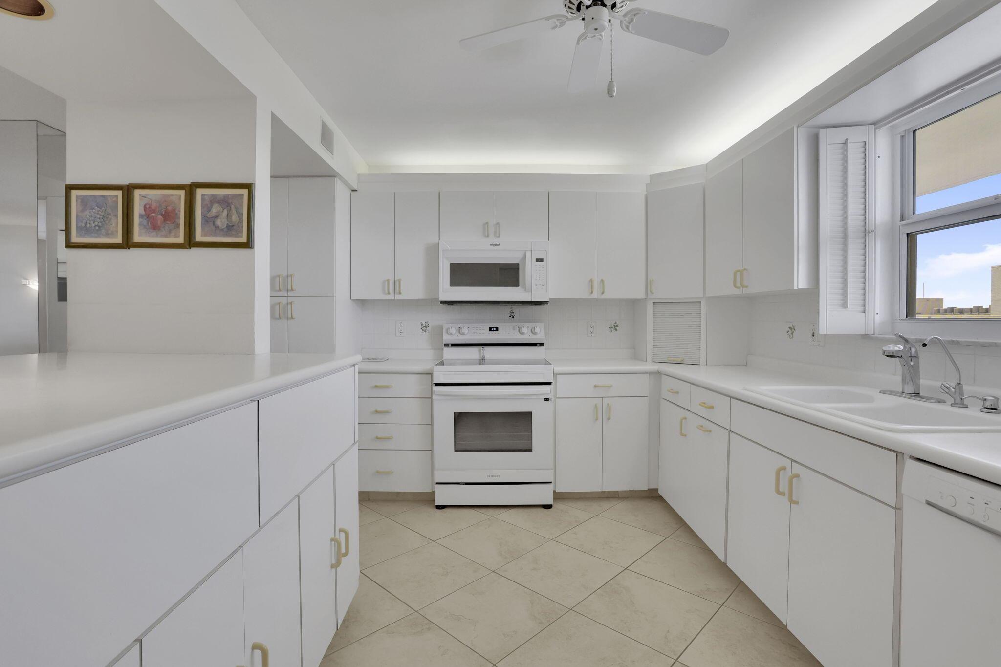 HILLSBORO LE BARON CONDO - Residential