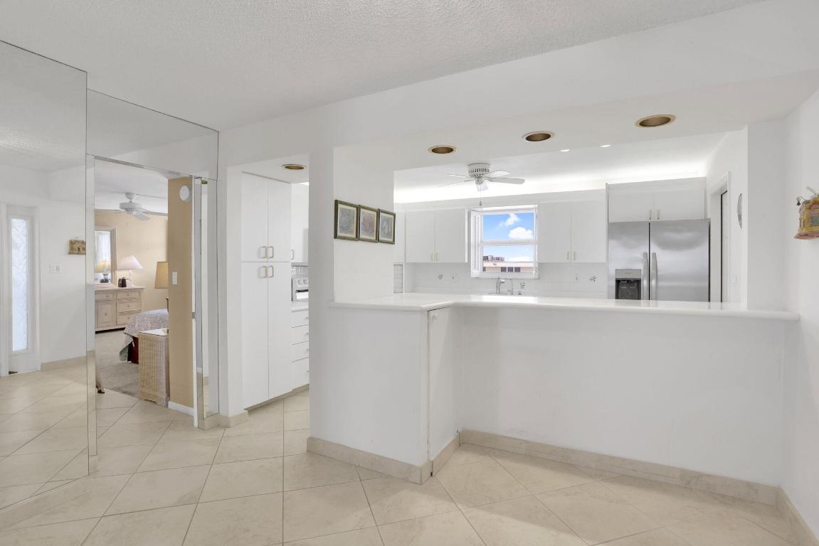 HILLSBORO LE BARON CONDO APTS - Residential