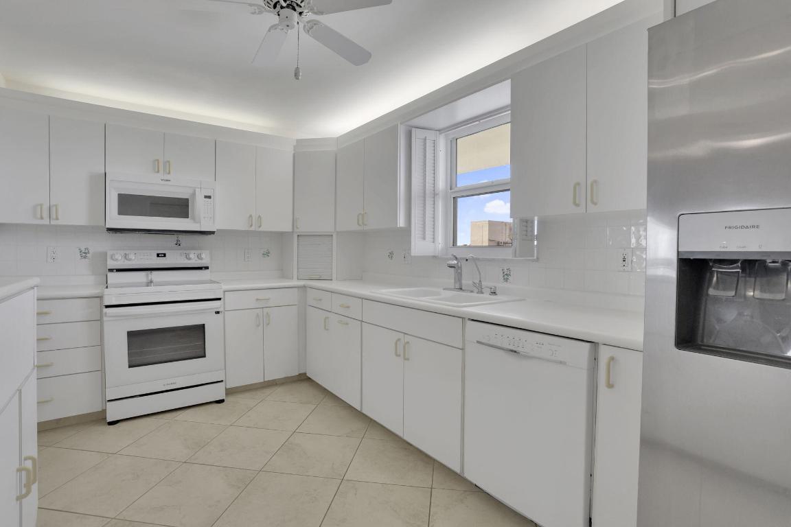 HILLSBORO LE BARON CONDO APTS - Residential