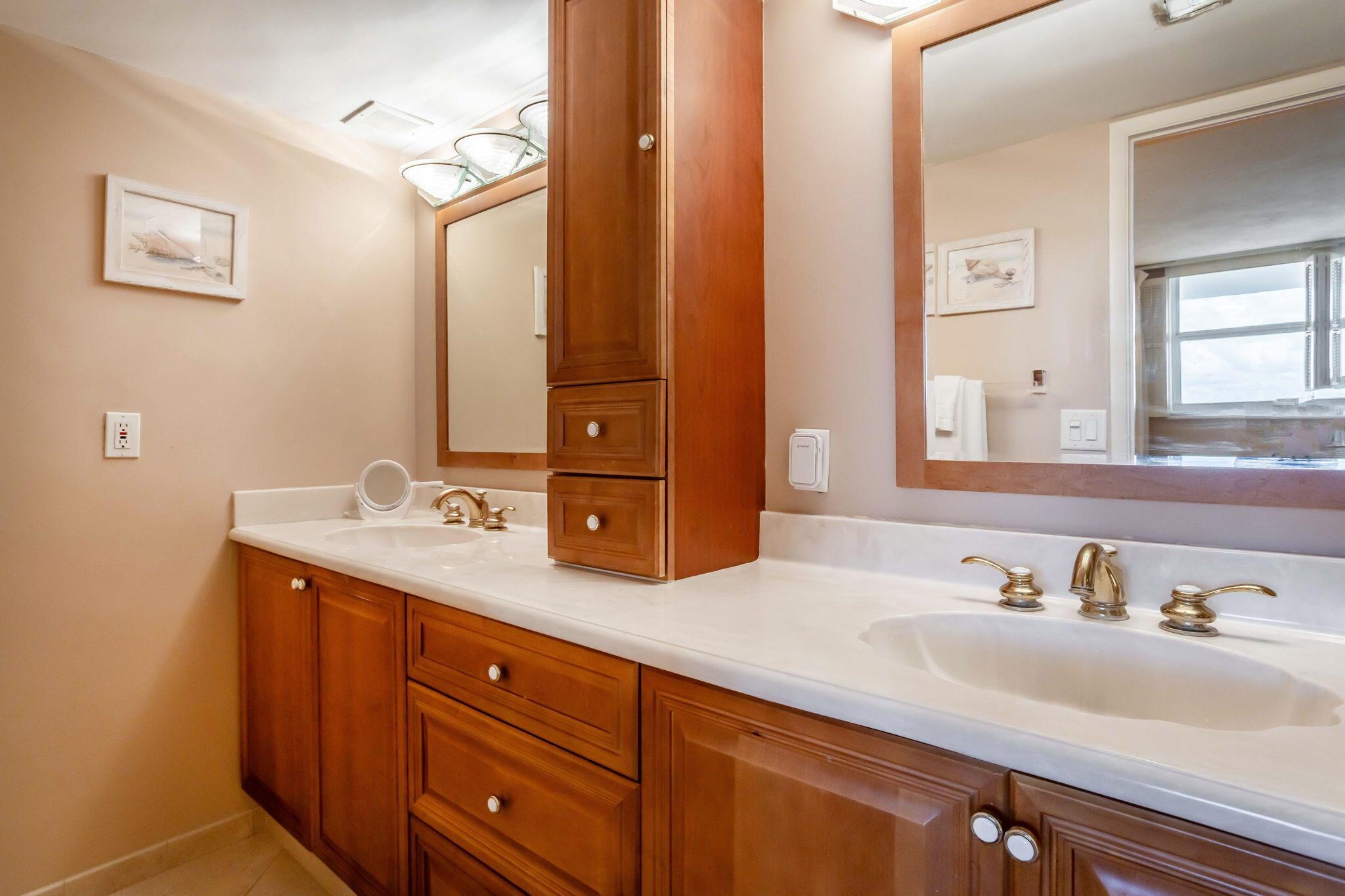 HILLSBORO LE BARON CONDO - Residential