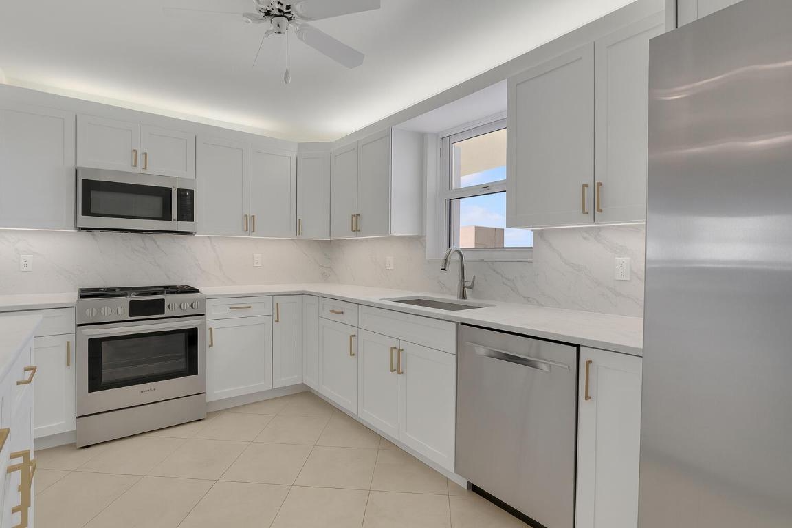 HILLSBORO LE BARON CONDO APTS - Residential