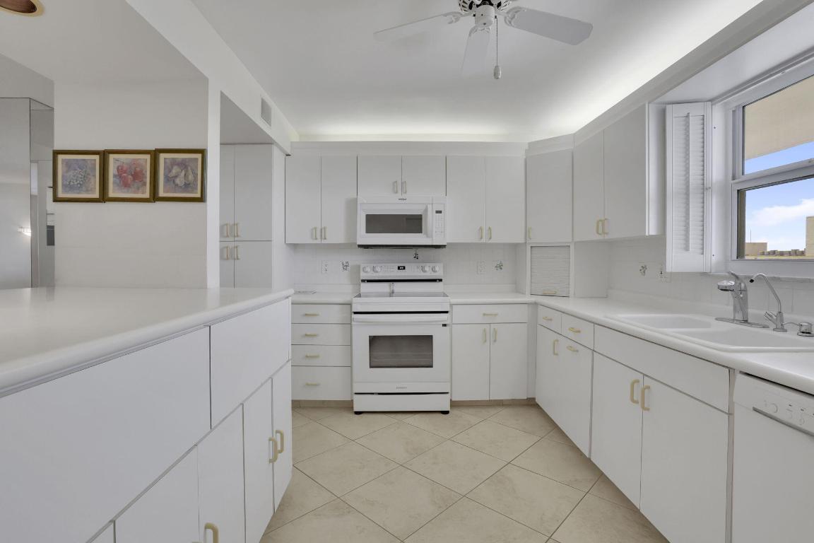 HILLSBORO LE BARON CONDO APTS - Residential