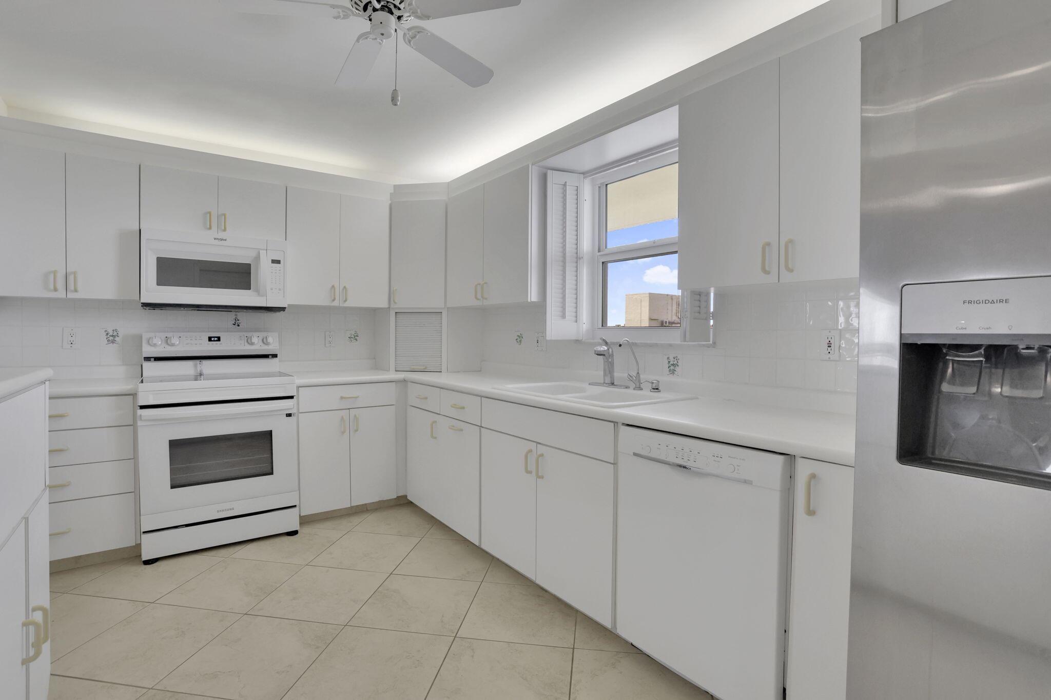 HILLSBORO LE BARON CONDO - Residential