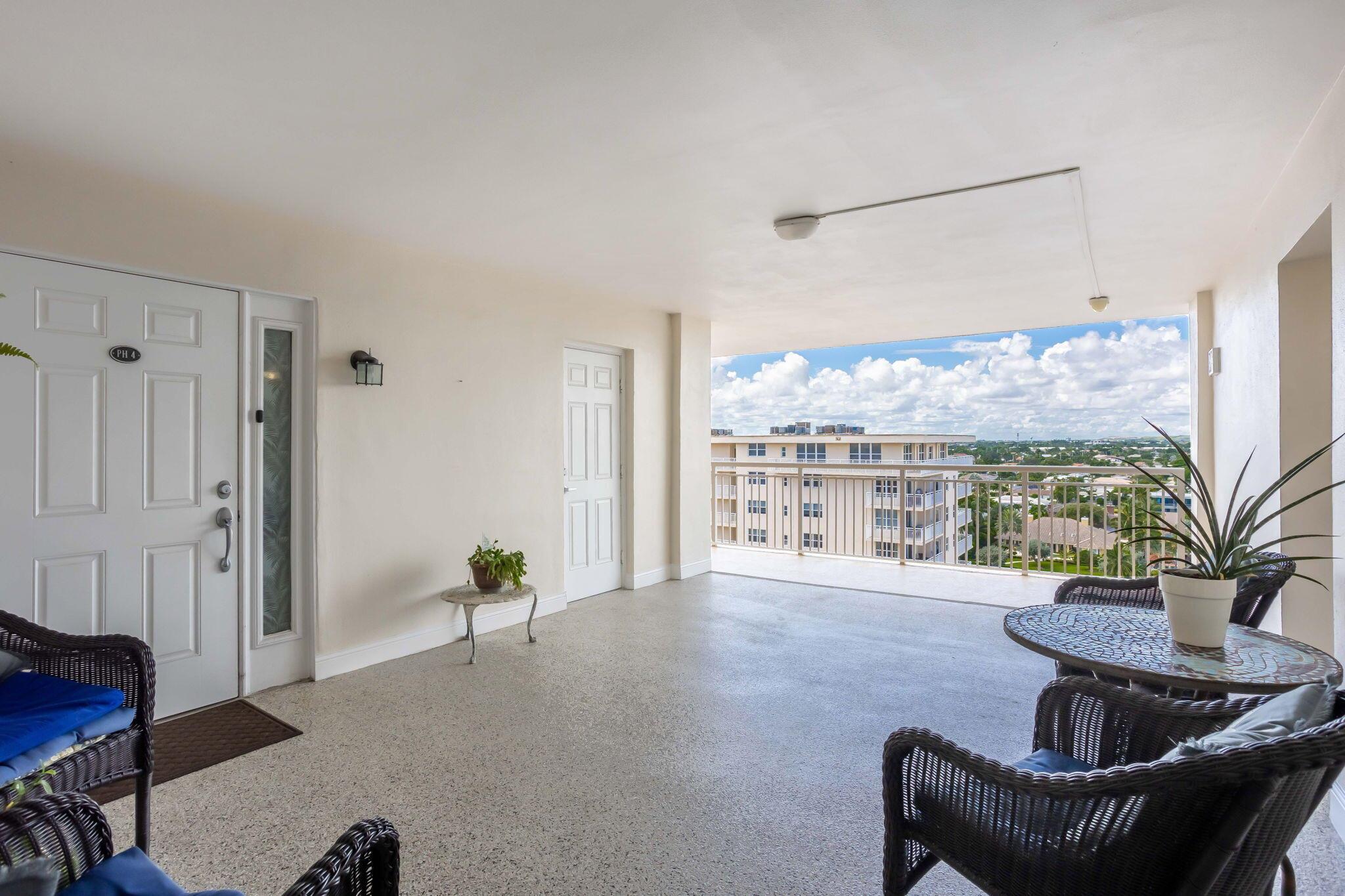 1051 Hillsboro Mile Ph4e