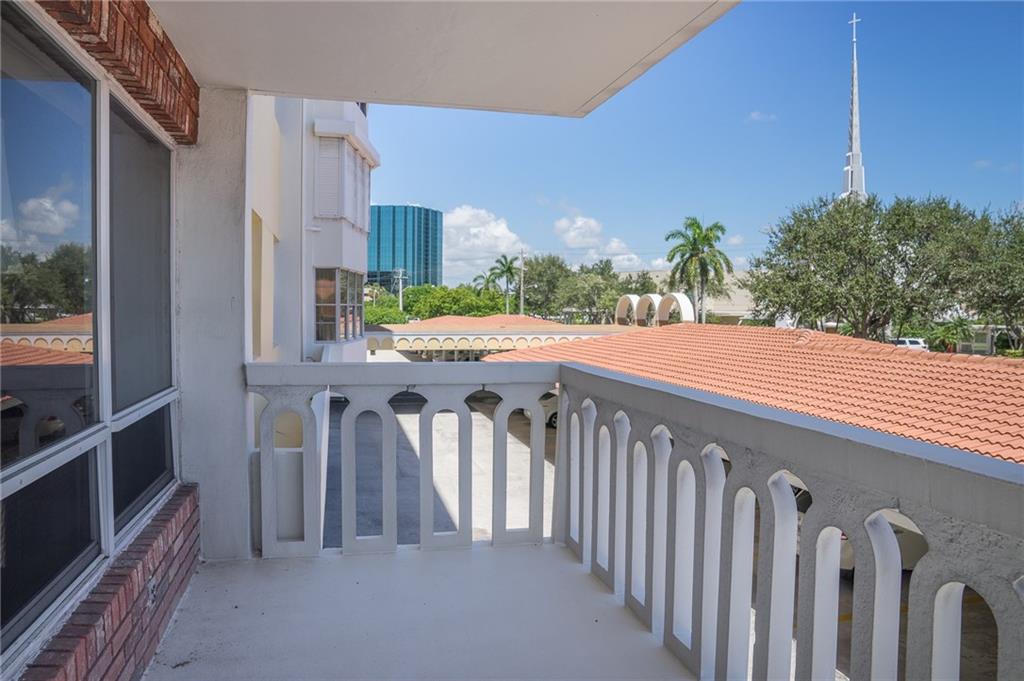 Country Club Towers - Residential