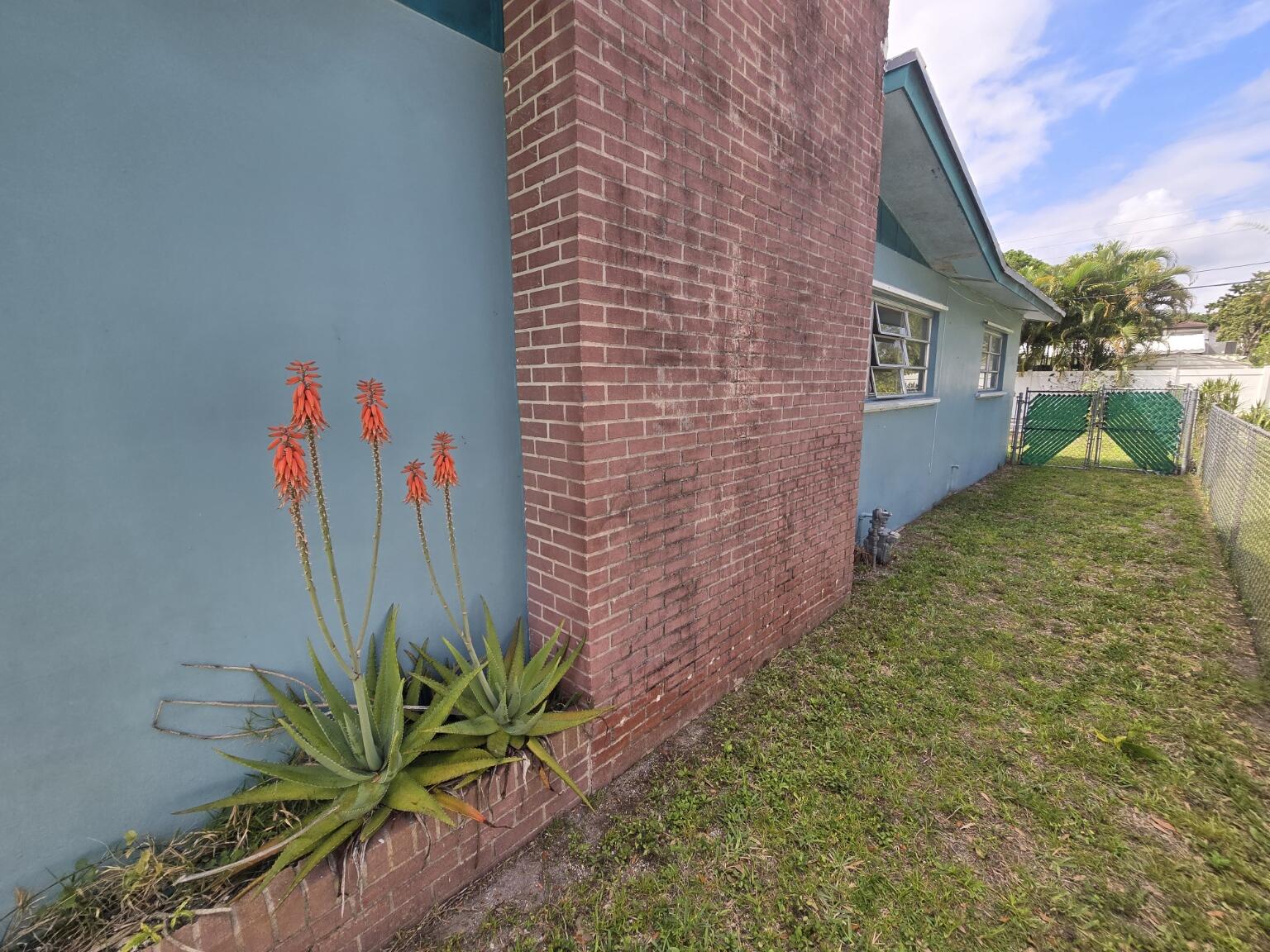 View photos, virtual tours, details... 1107 SW 19th Street