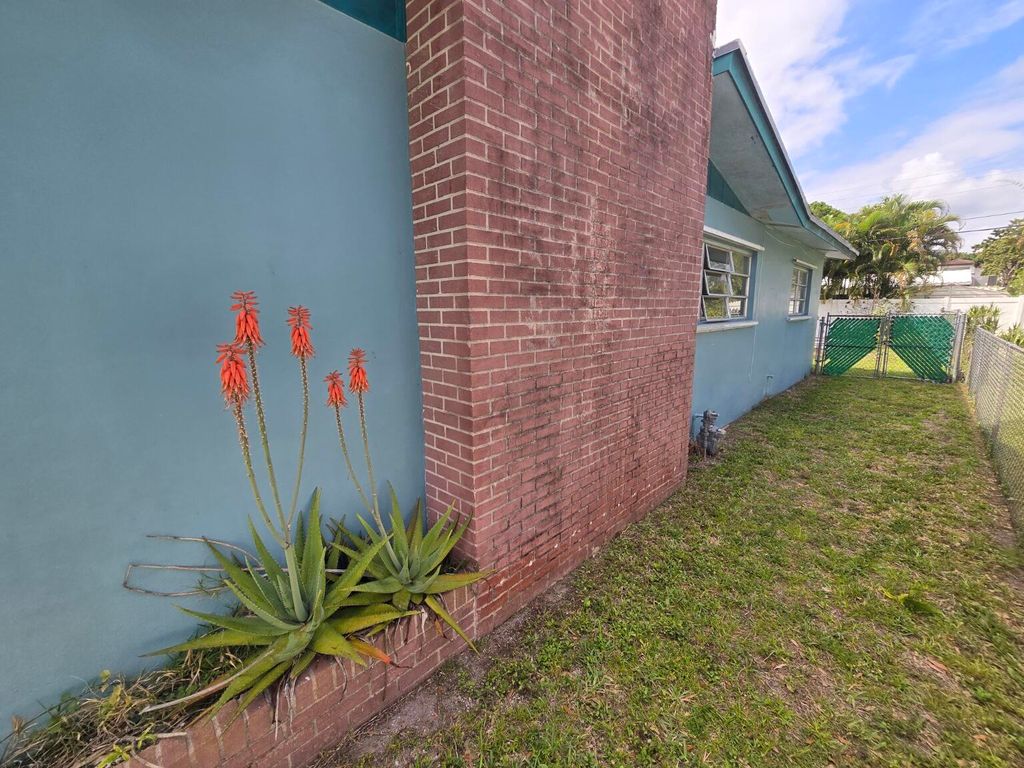 Photo of 1107 SW 19th Street, Fort Lauderdale, FL 33315 (MLS # B26011028)