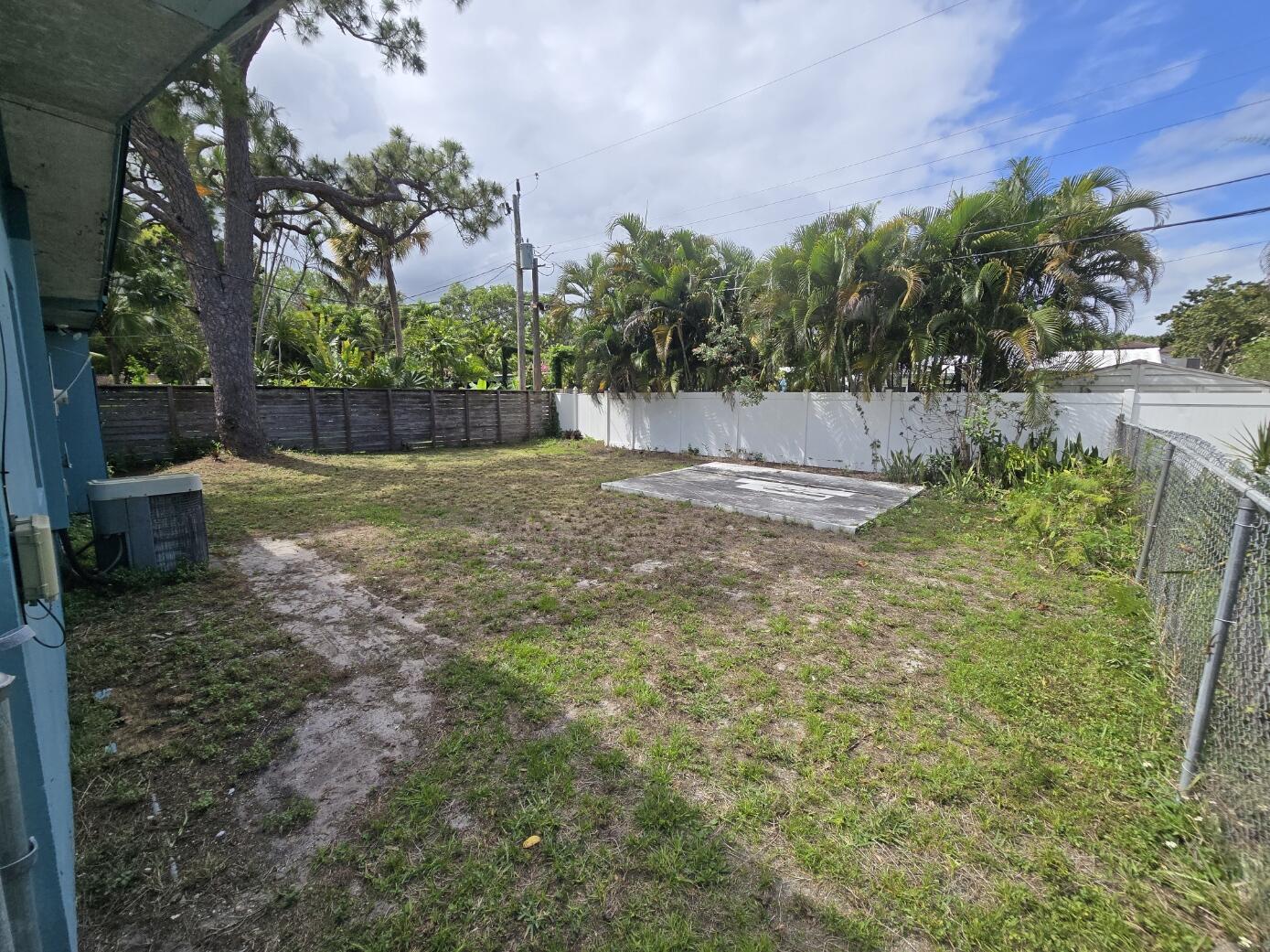View photos, virtual tours, details... 1107 SW 19th Street