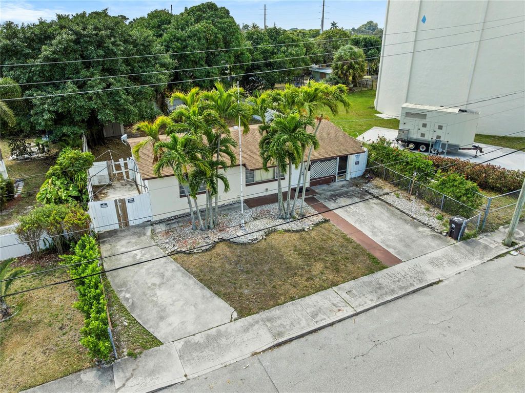 Photo of 842 Kaye Street, West Palm Beach, FL 33405 (MLS # F10552558)