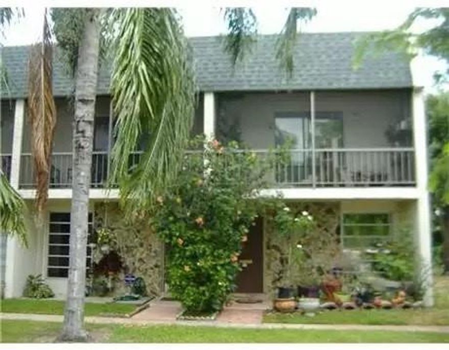 Rare townhome available for rent in the Village Townhouse. Fenced in backyard.