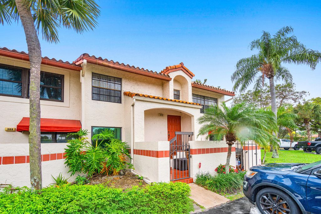 Photo of 312 Liberty Court, Deerfield Beach, FL 33442 (MLS # B26009647)