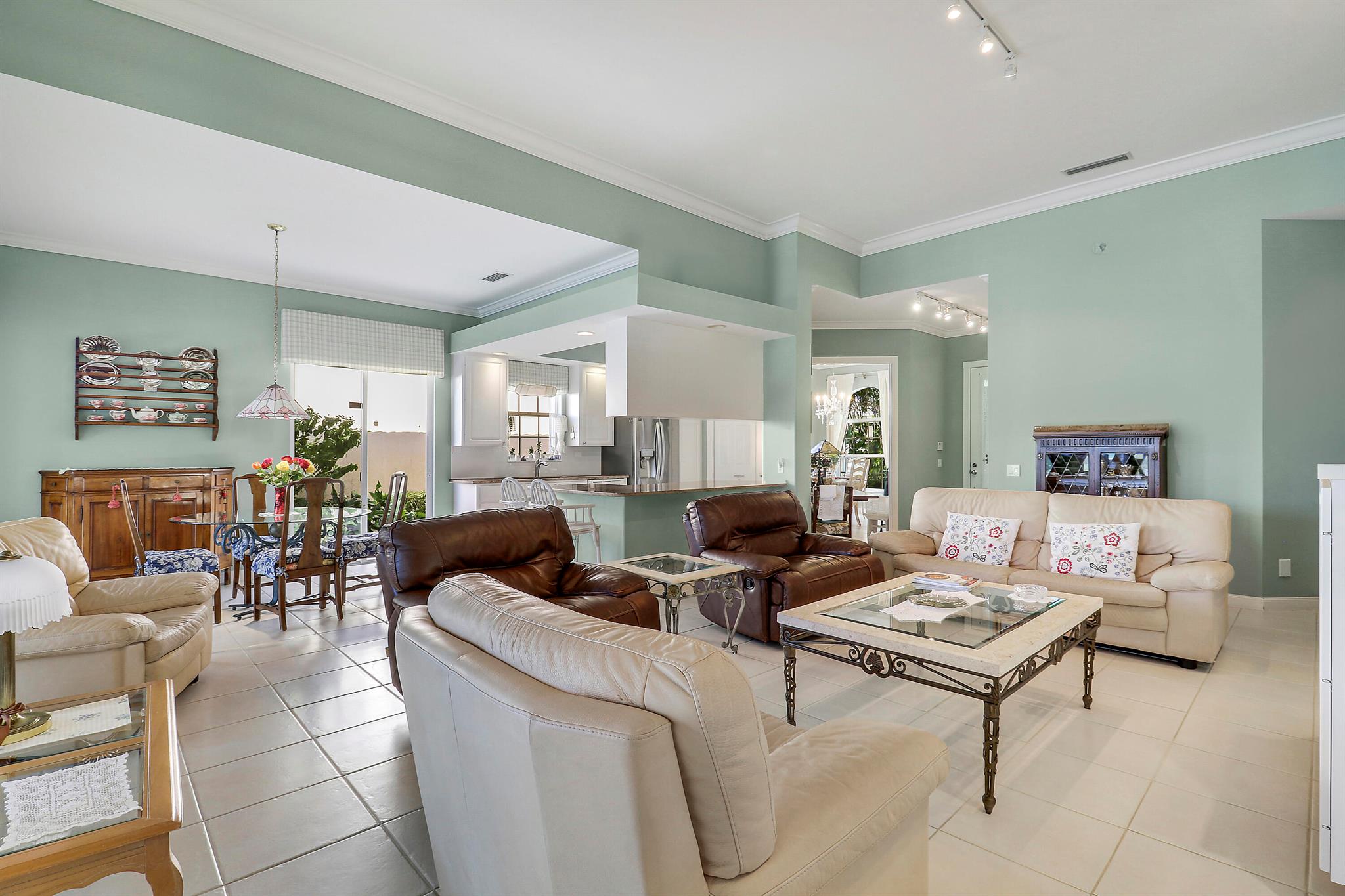 ISLES AT PALM BEACH GARDE - Residential