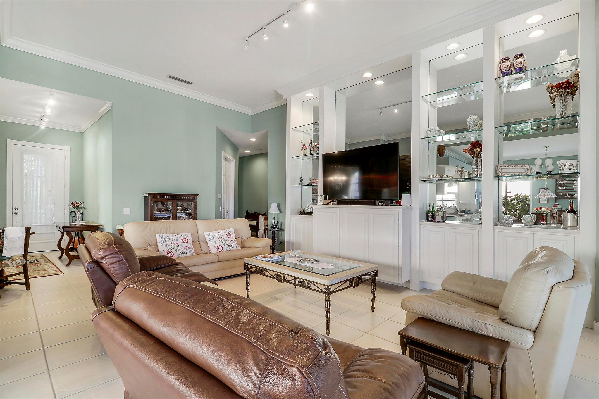 ISLES AT PALM BEACH GARDE - Residential