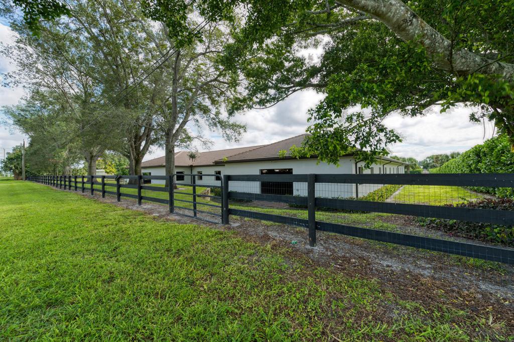 PALM BEACH LITTLE RANCHES - Residential