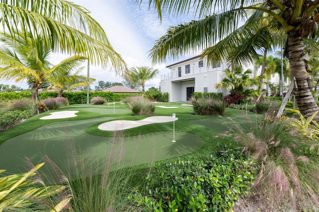 PALM BEACH LITTLE RANCHES - Residential