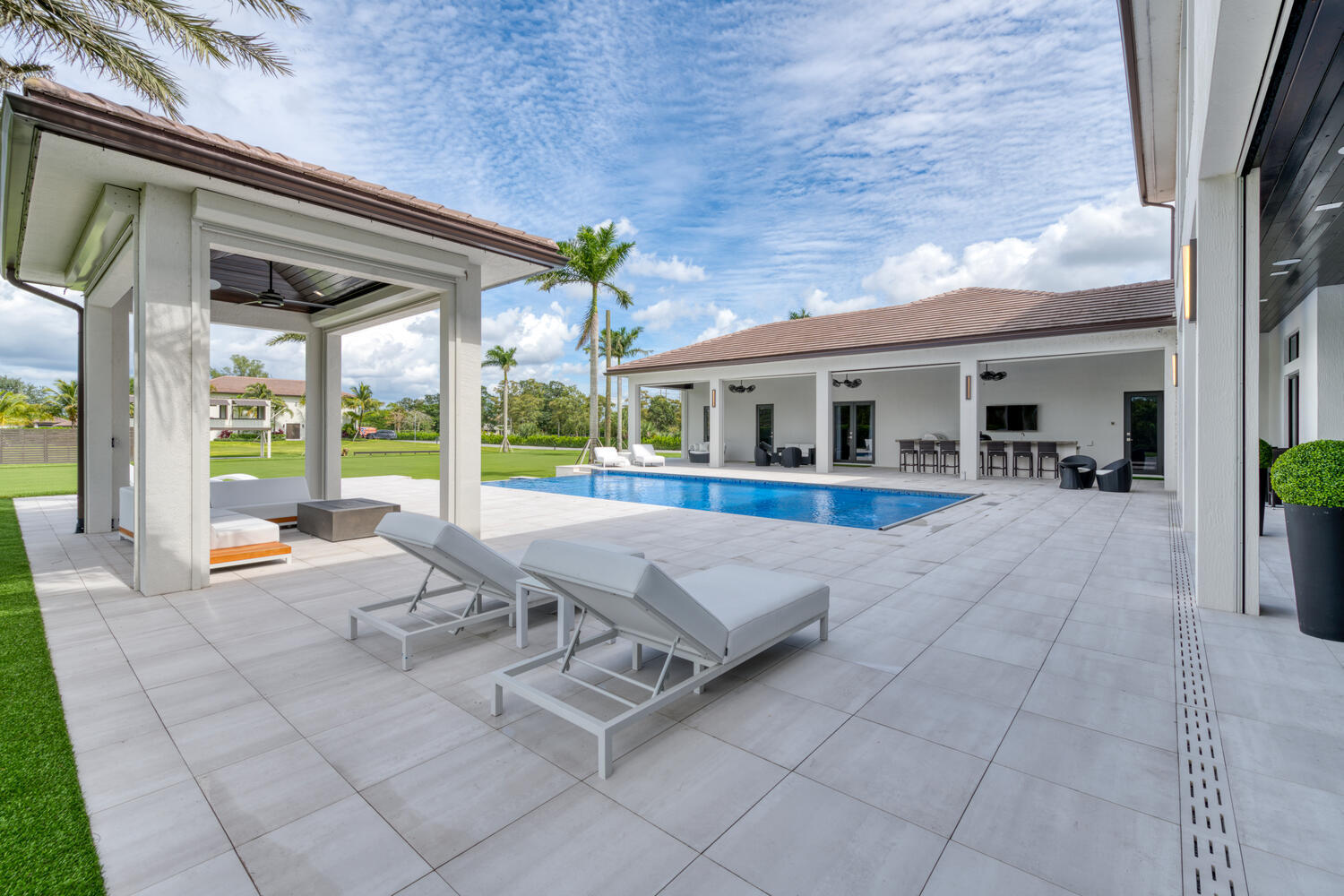 PALM BEACH LITTLE RANCHES - Residential