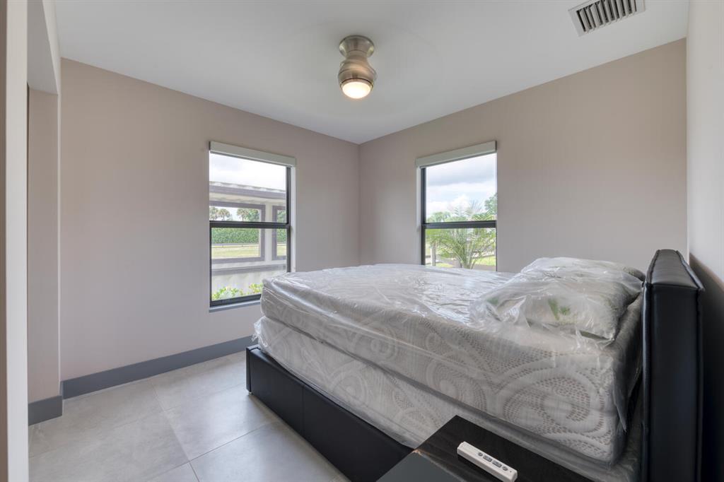 PALM BEACH LITTLE RANCHES - Residential