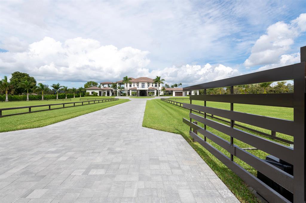 PALM BEACH LITTLE RANCHES - Residential