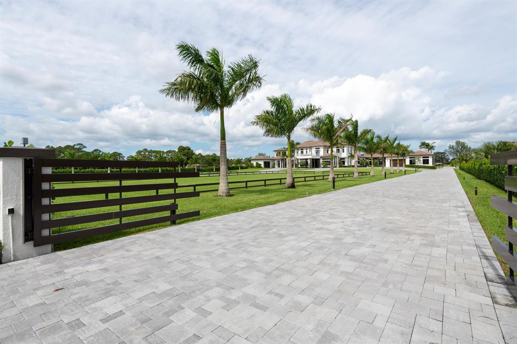 PALM BEACH LITTLE RANCHES - Residential