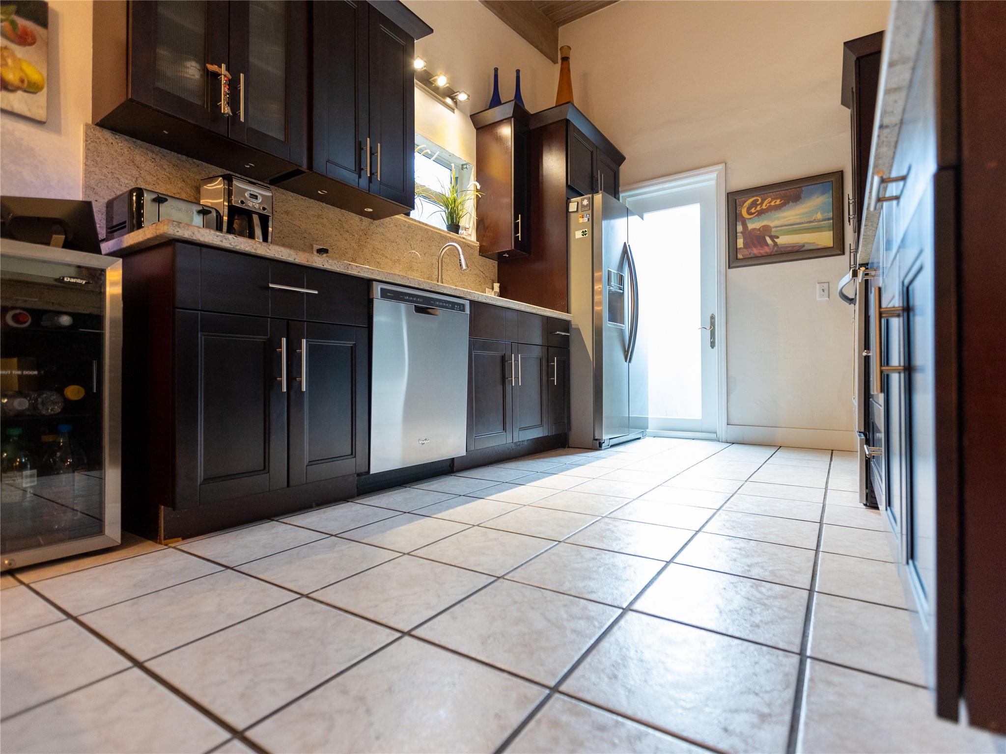 View photos, virtual tours, details... 2912 NE 27th St