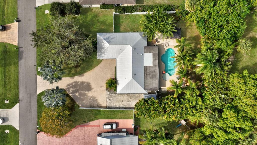 Photo of 1206 White Oak Lane, Fort Pierce, FL 34982 (MLS # R11157439)