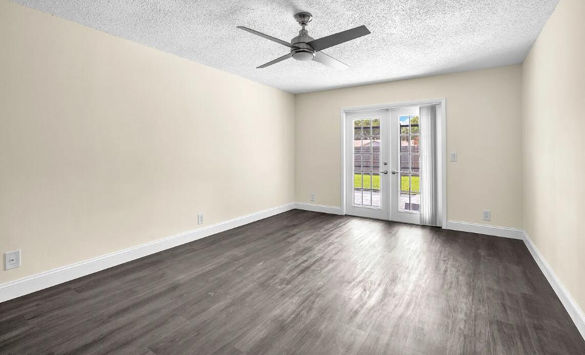 654 W West Drive