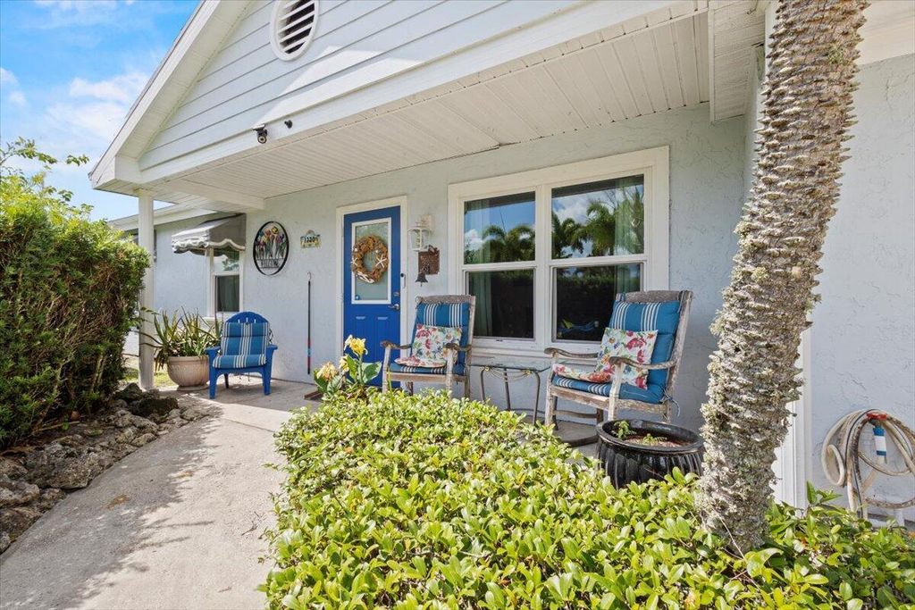 Photo of 1330 SE Oakmont Lane, Port St Lucie, FL 34952 (MLS # R10903427)