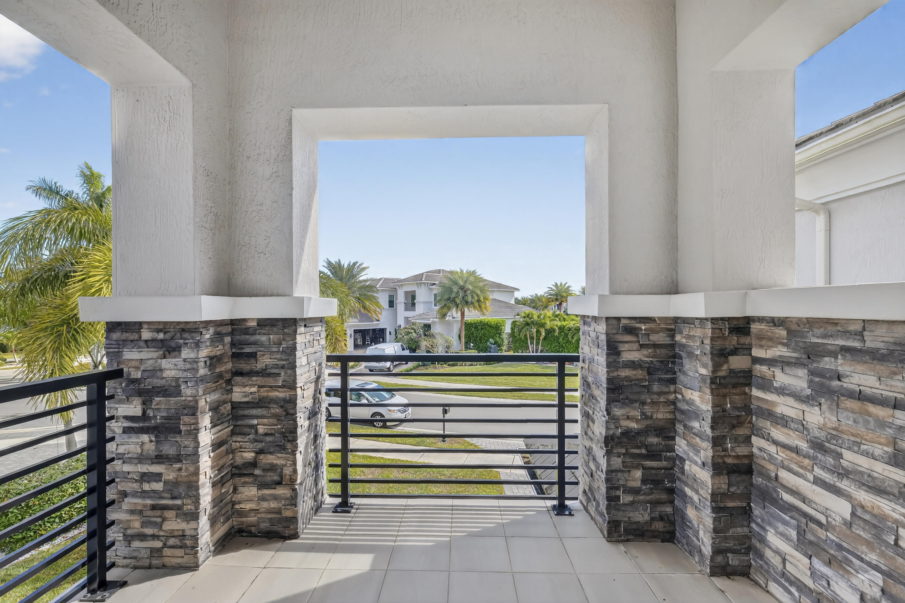 ROYAL PALM POLO - Residential