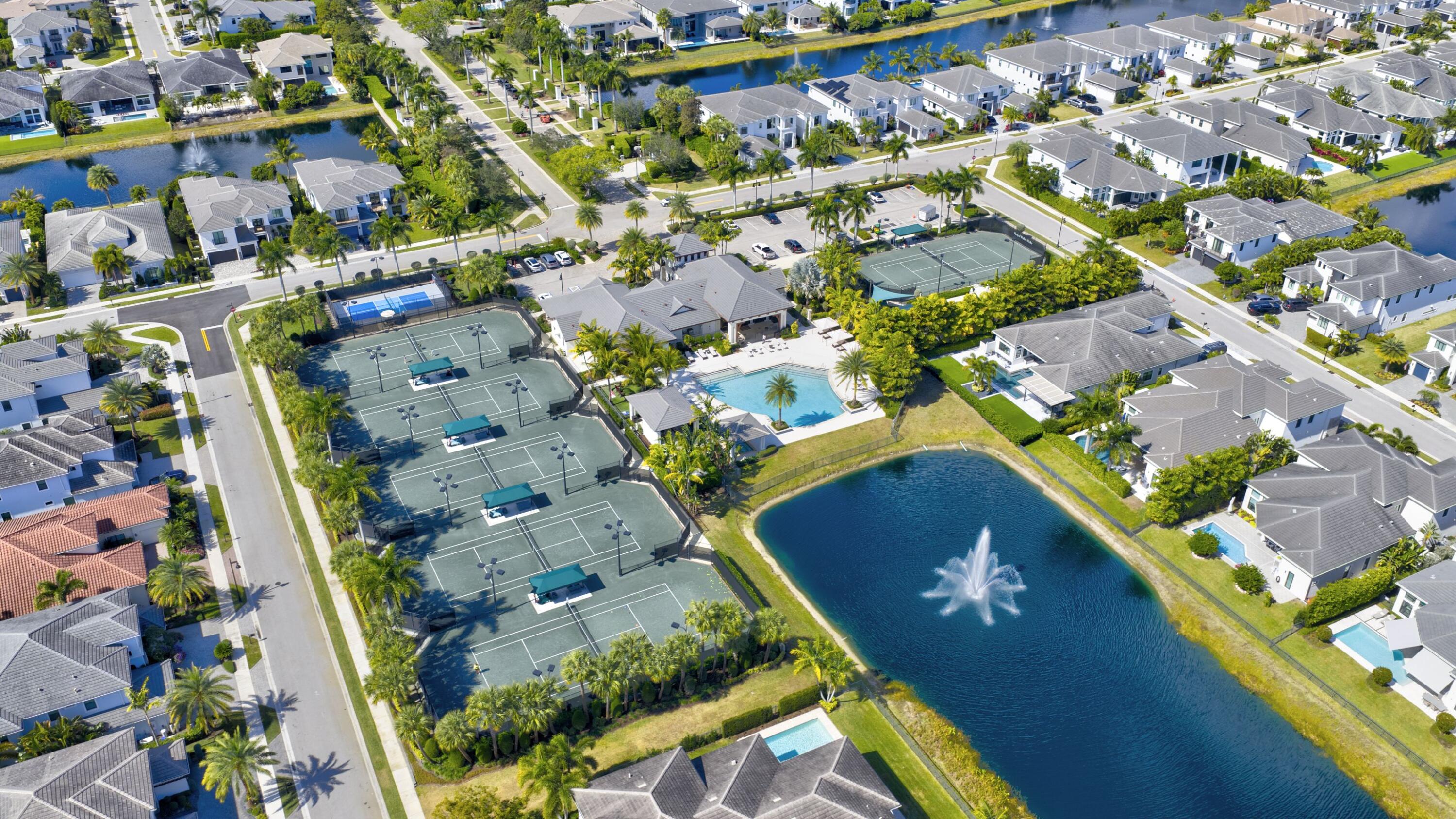 ROYAL PALM POLO - Residential