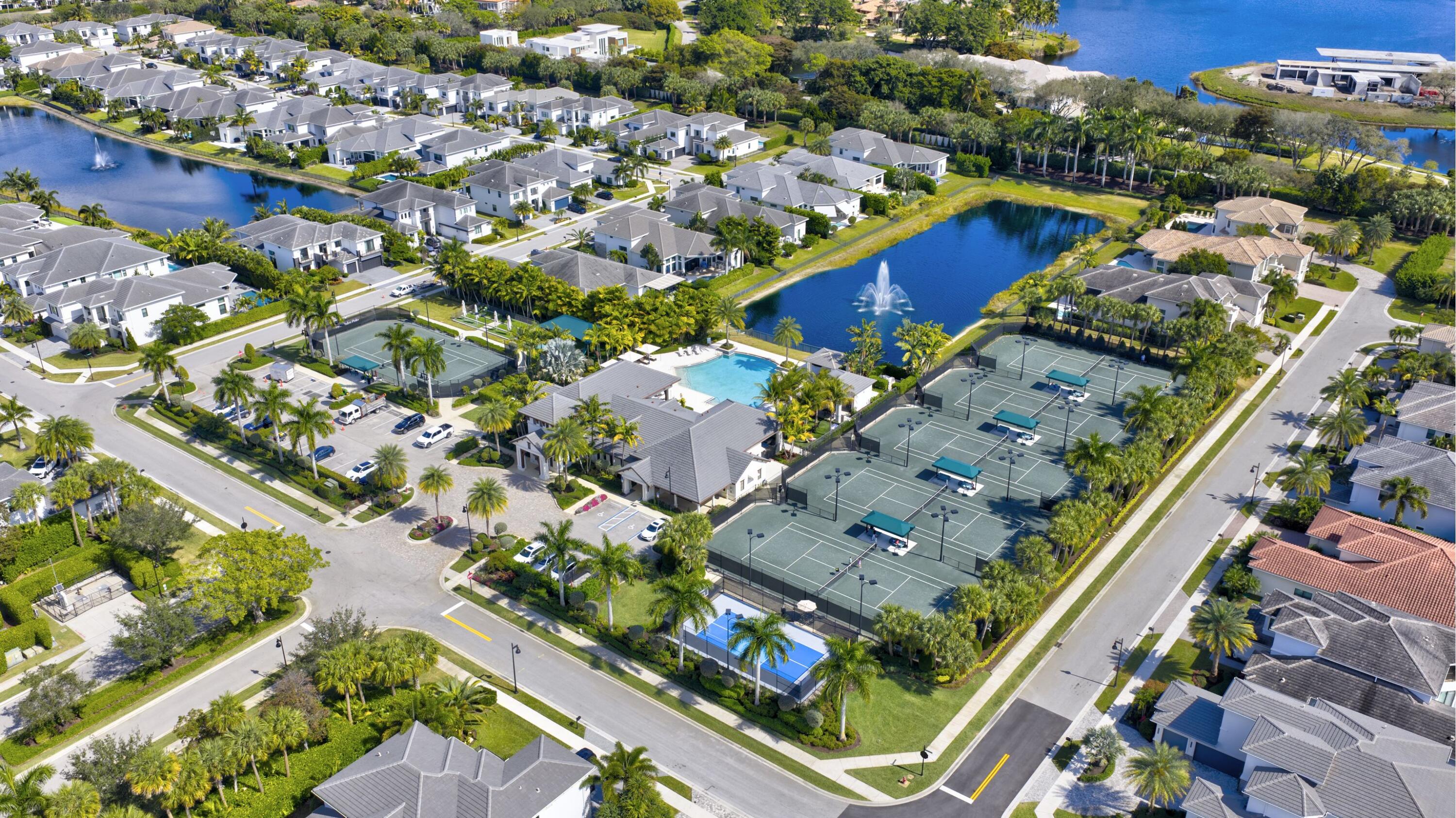 ROYAL PALM POLO - Residential